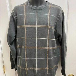 Oscar de la Renta mens sweater  chic and warm